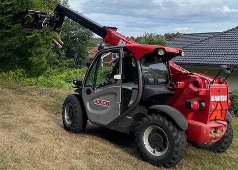 Röd Teleskoplastare Manitou MT625 stulen i Ljungby